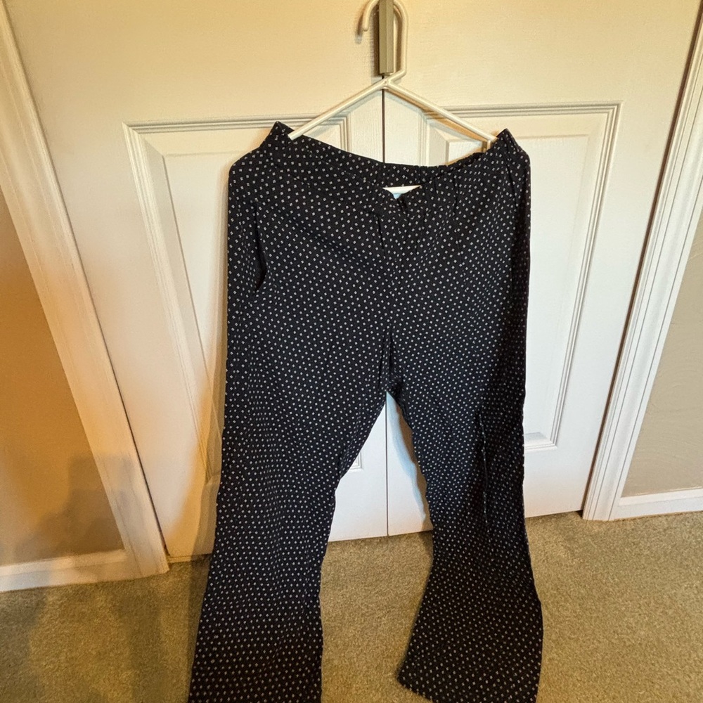 J. Jill Black and White Polka Dot flowy crop Pants
